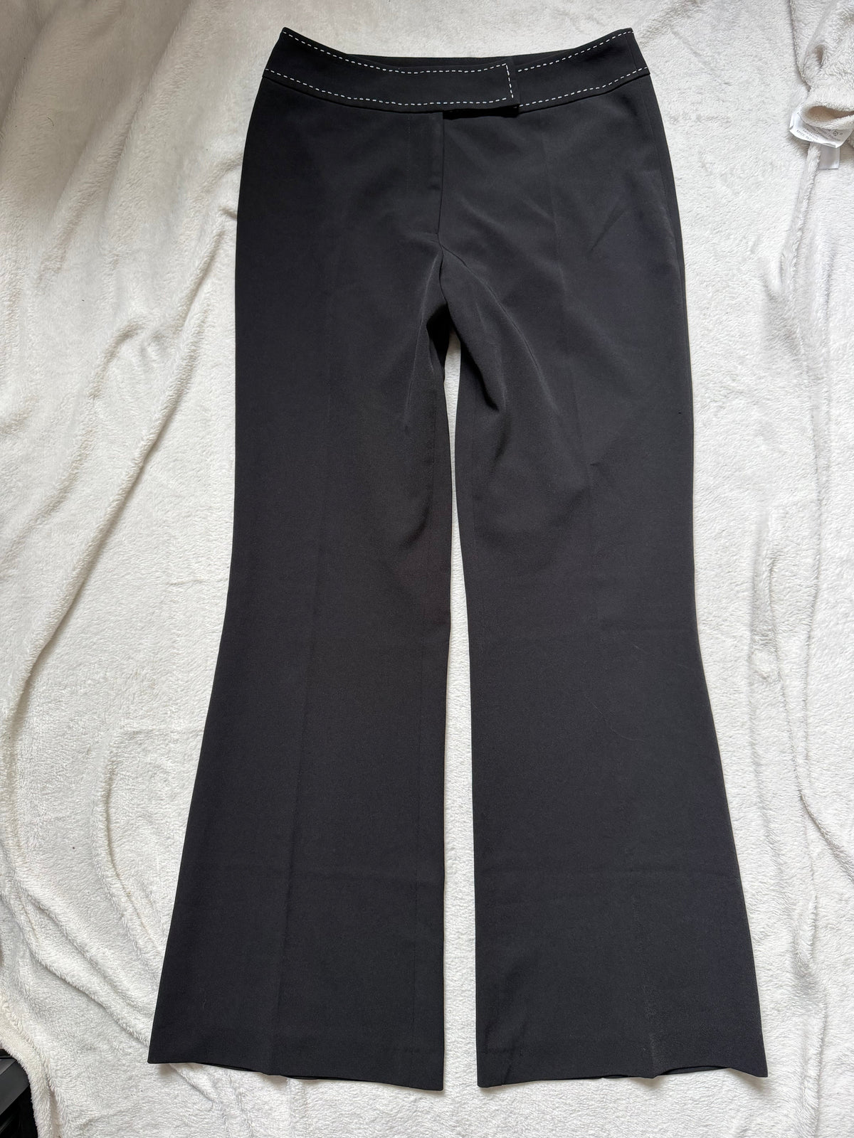 Pantalon flare noir taille basse surpiqûres contrastées style office siren – taille M