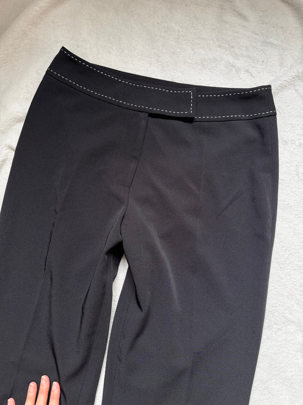 Pantalon flare noir taille basse surpiqûres contrastées style office siren – taille M