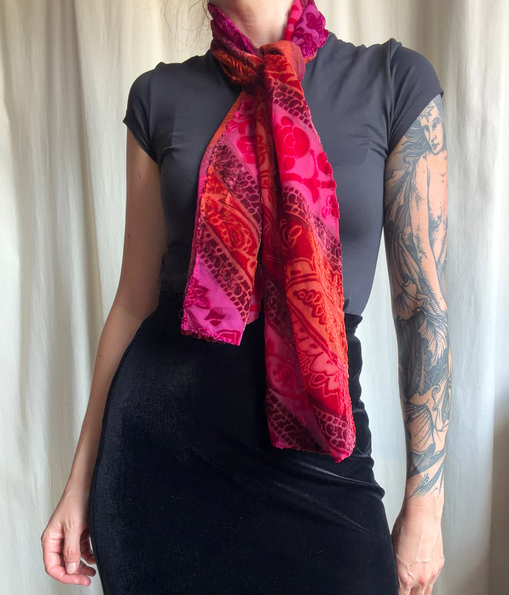 Écharpe velours dévoré rose rouge orange motifs cachemire
