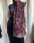Écharpe en velours marron motifs arabesques et fleurs brodées