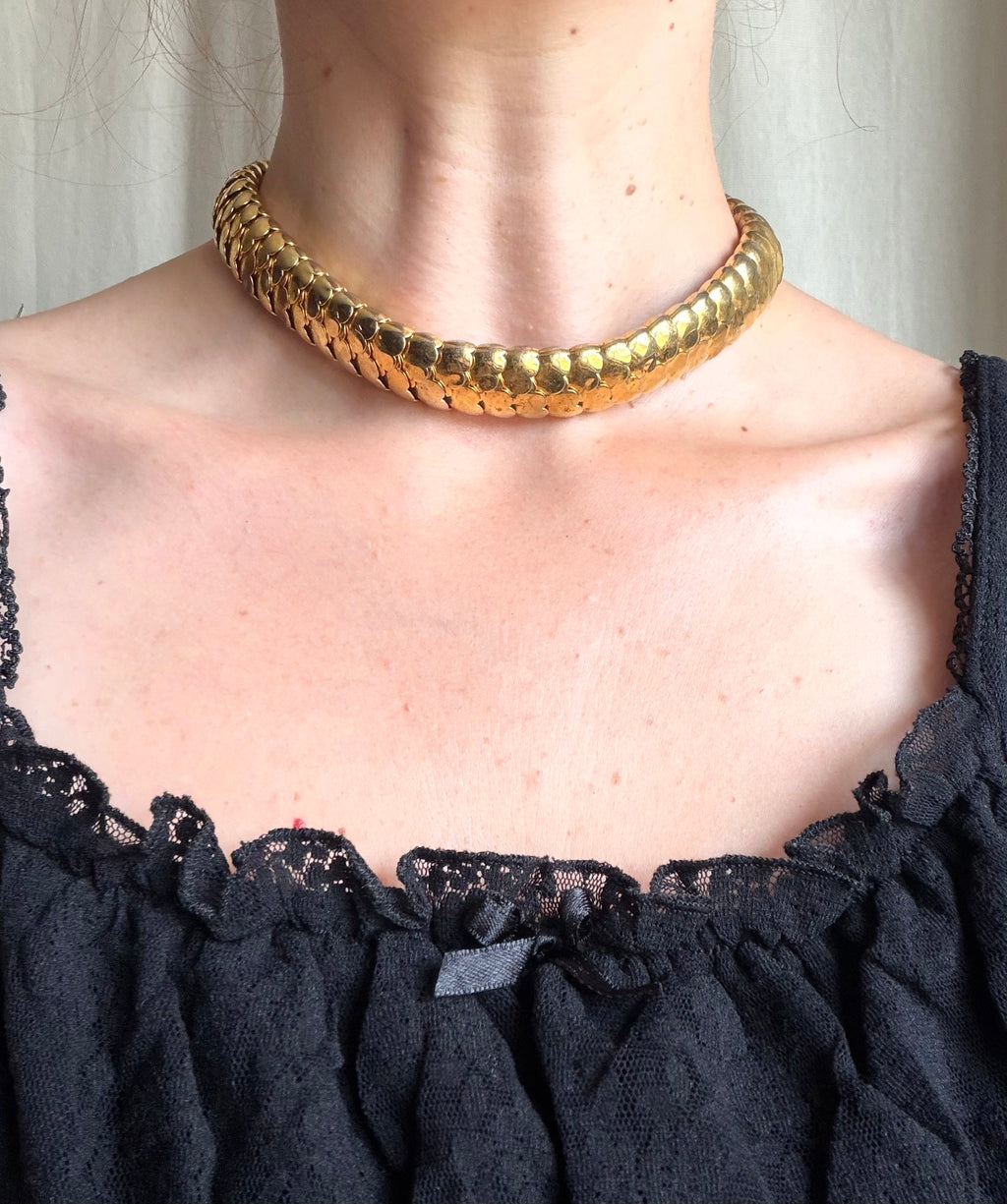 Collier ras de cou doré maille serpent épaisse