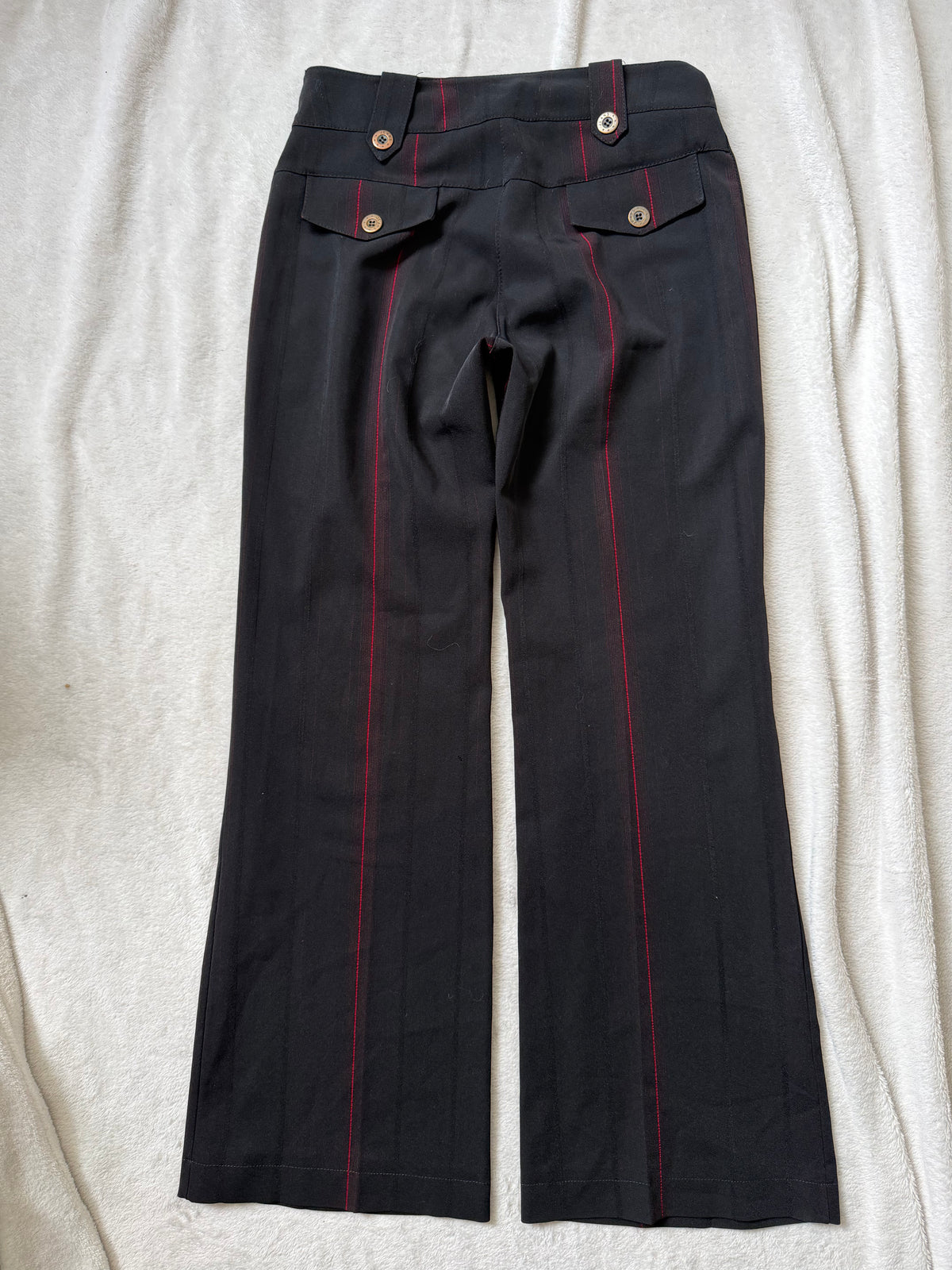 Pantalon noir flare à fines rayures rouges – Taille S