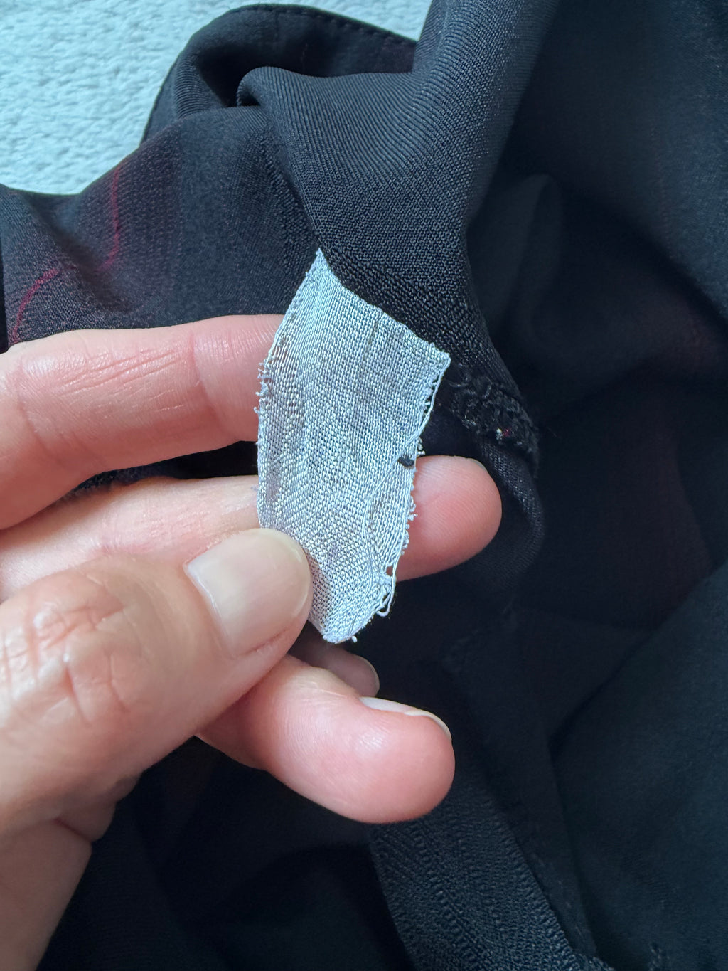 Pantalon noir flare à fines rayures rouges – Taille S
