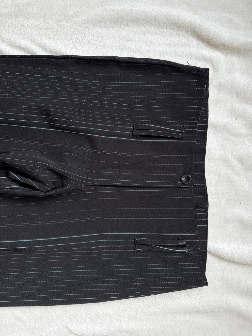 Pantalon noir pinstripe légèrement évasé – taille S