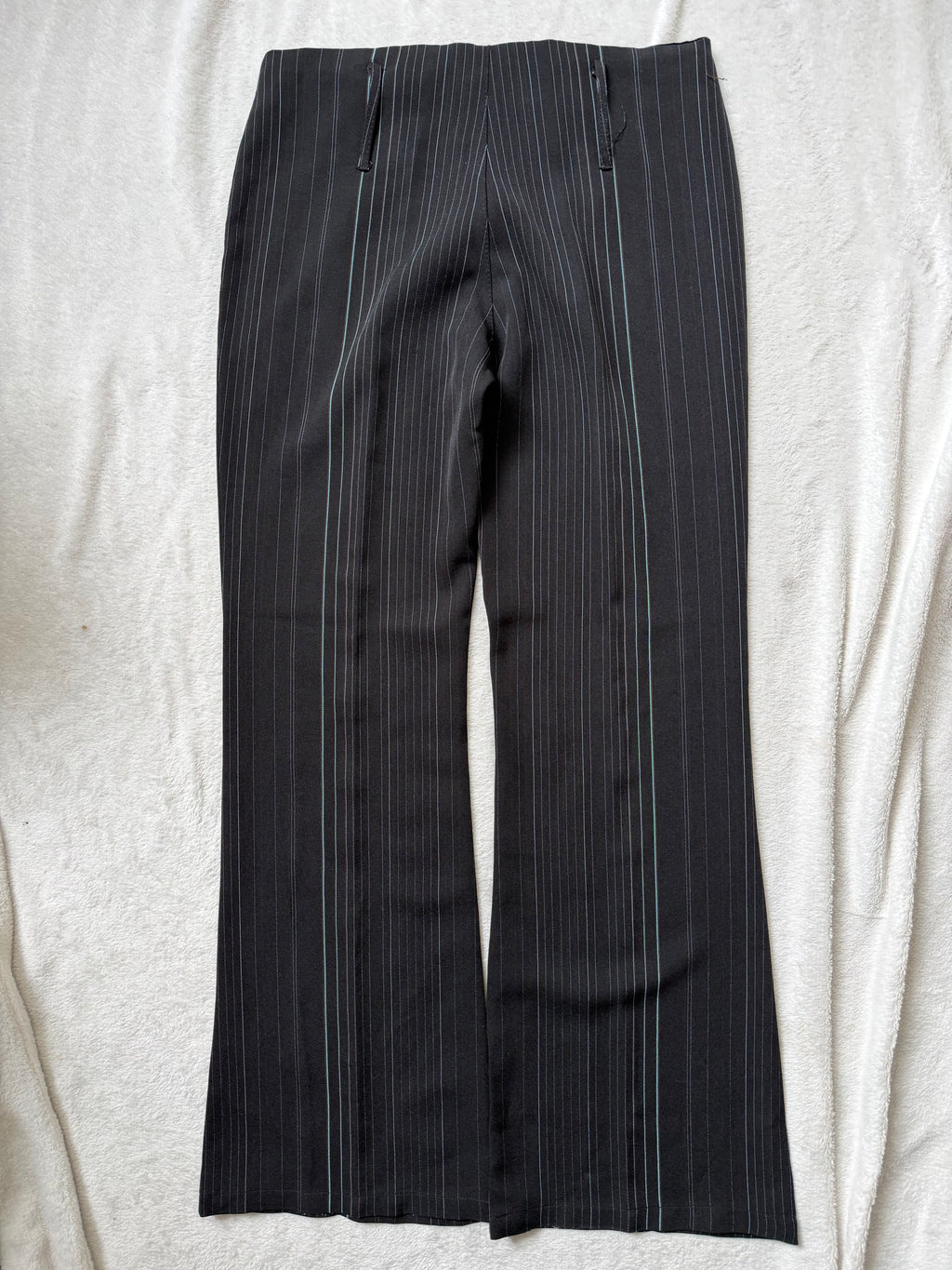 Pantalon noir pinstripe légèrement évasé – taille S
