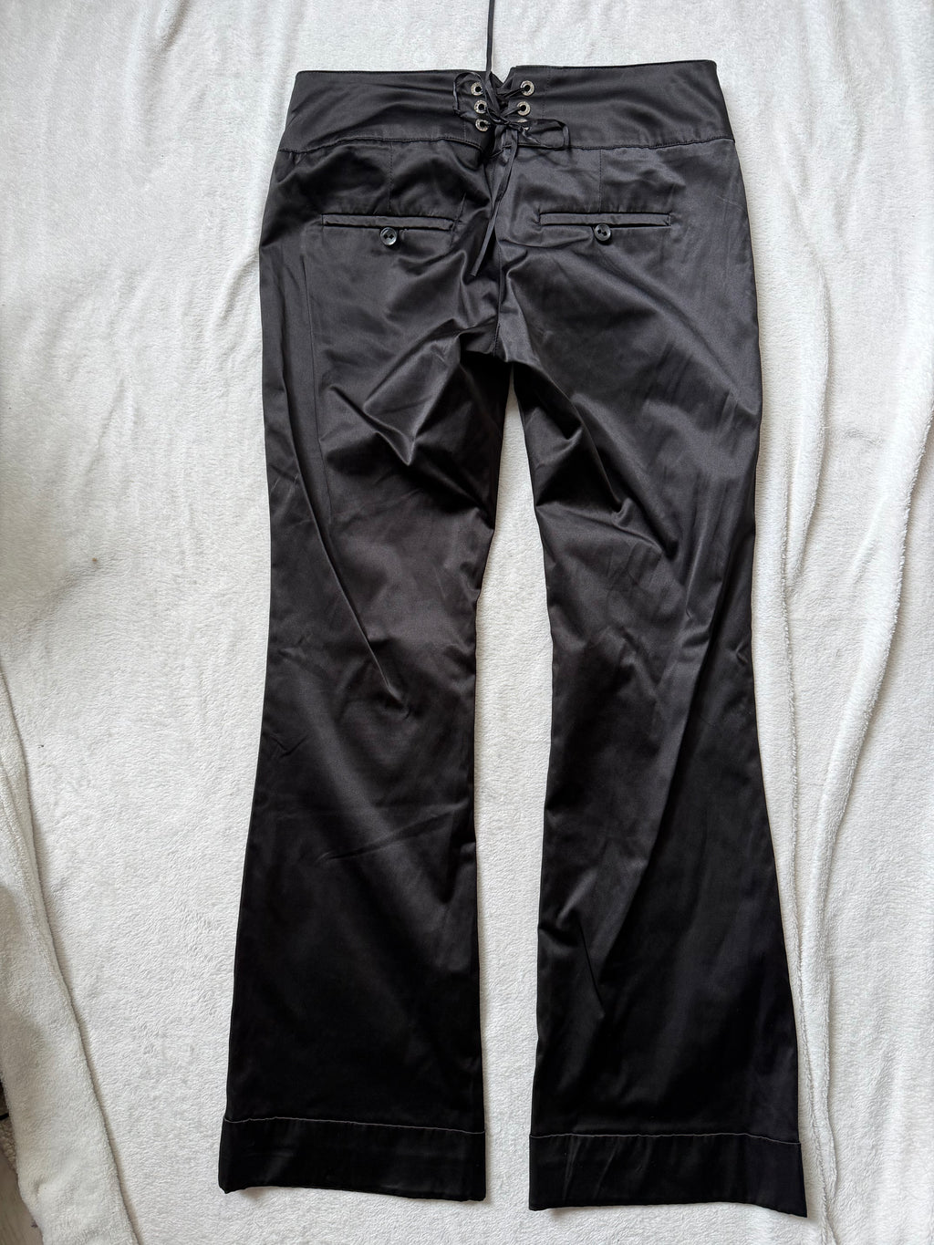 Pantalon noir satiné taille basse ceinture corset – taille L