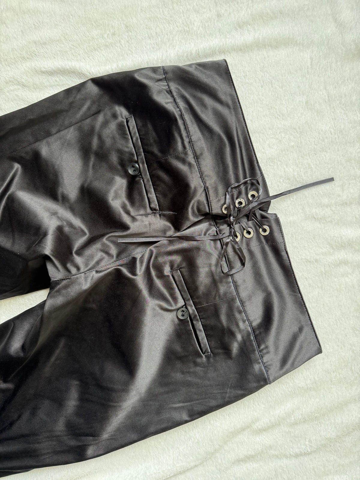Pantalon noir satiné taille basse ceinture corset – taille L
