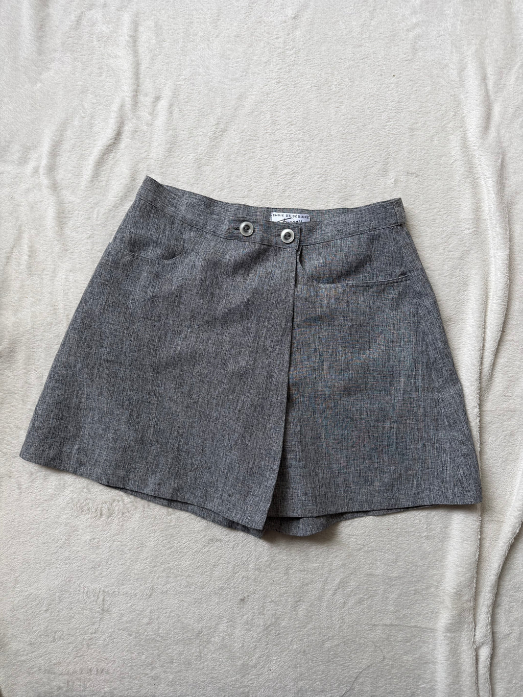 Short-jupe gris taille haute pan portefeuille asymétrique – taille M
