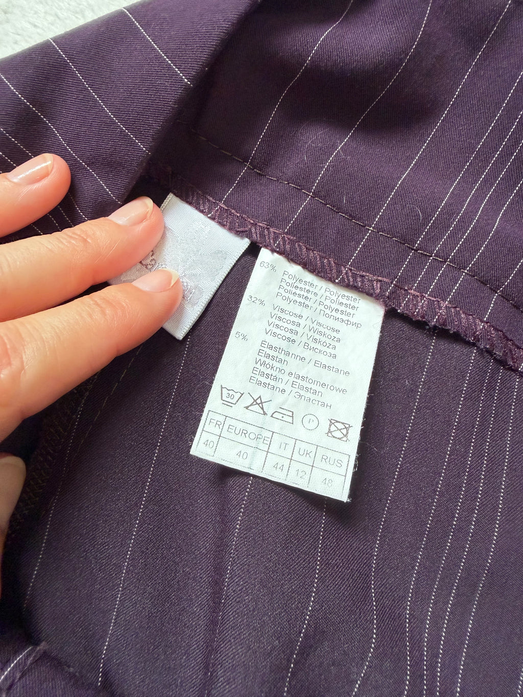 Pantalon violet prune rayé à ceinture asymétrique – taille M