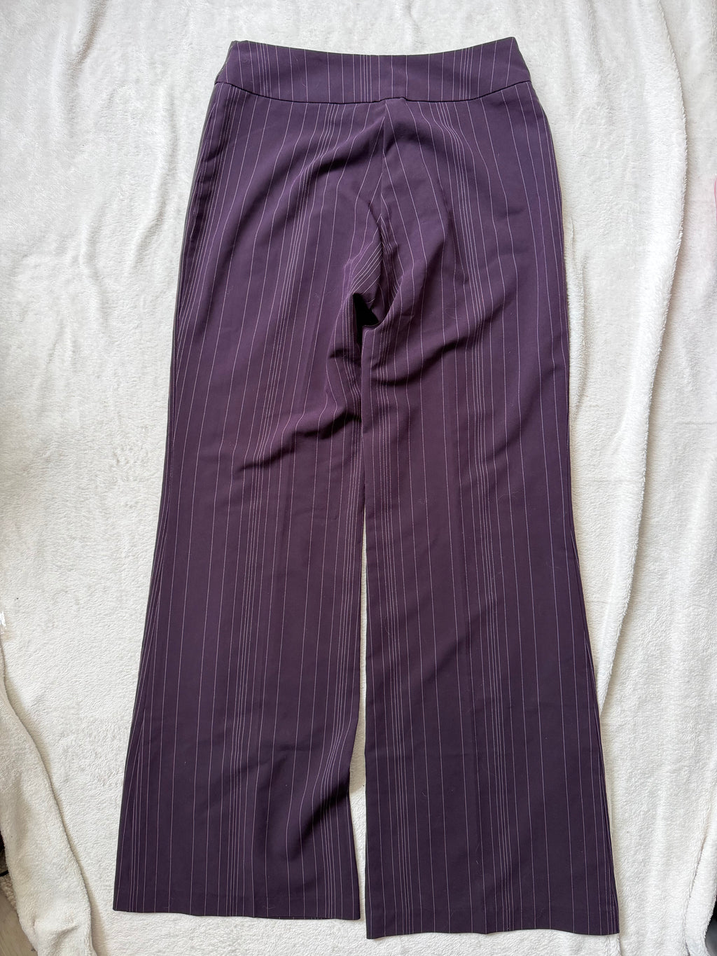 Pantalon violet prune rayé à ceinture asymétrique – taille M