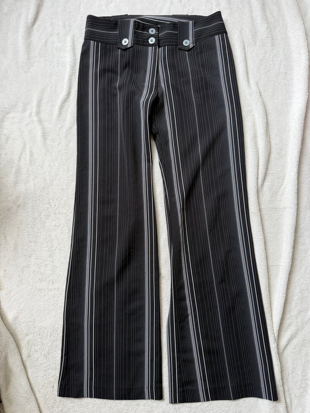 Pantalon noir et blanc pinstripe taille basse évasé – taille S