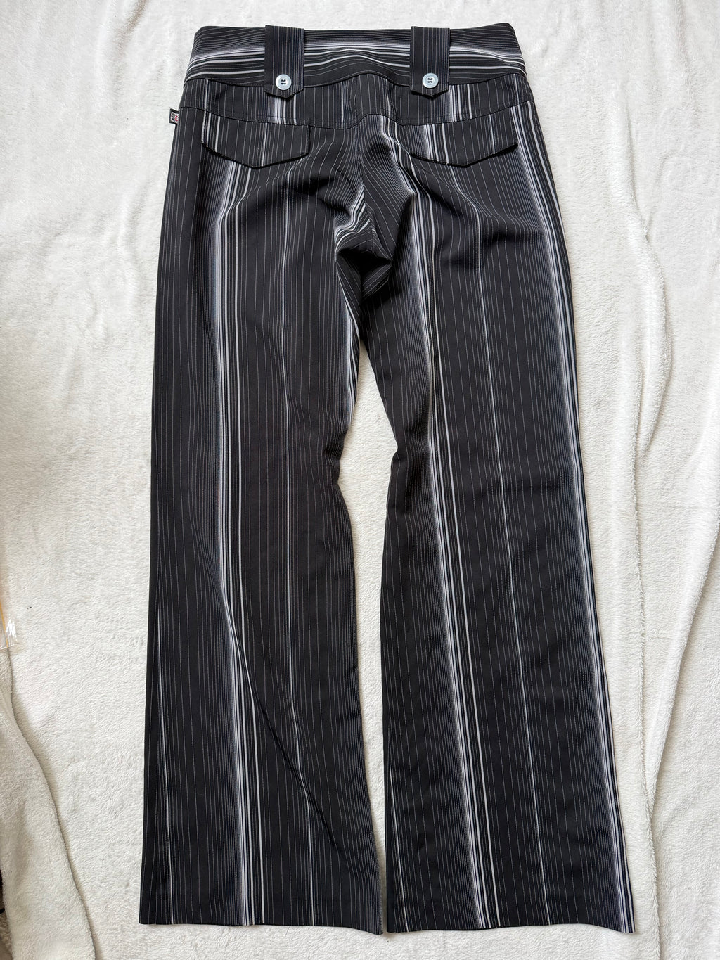 Pantalon noir et blanc pinstripe taille basse évasé – taille S