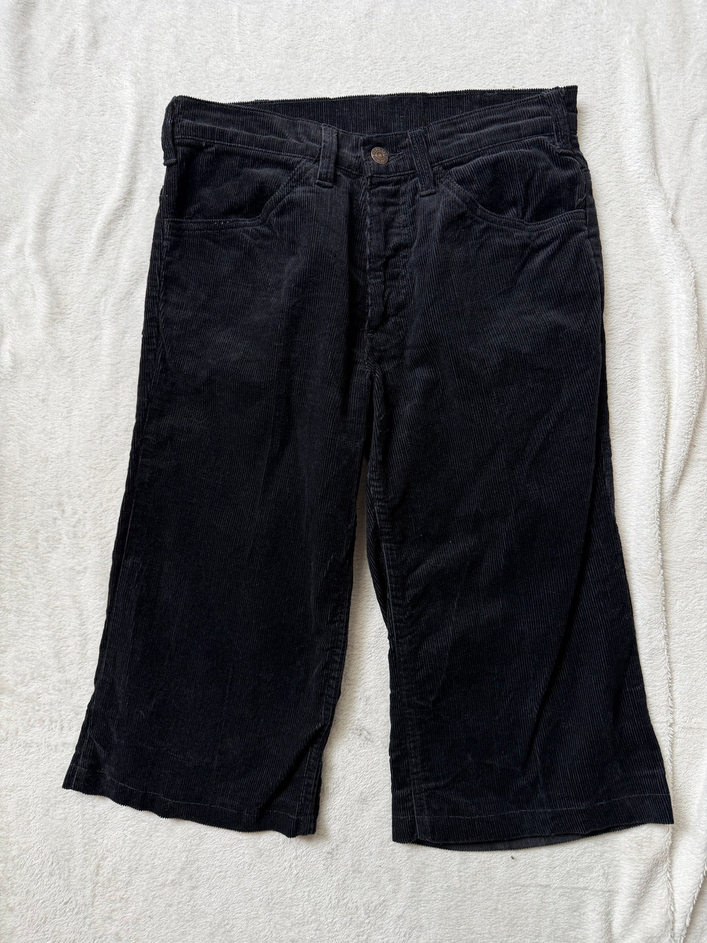 Capri Levi’s noir en velours côtelé coupe évasée – taille S