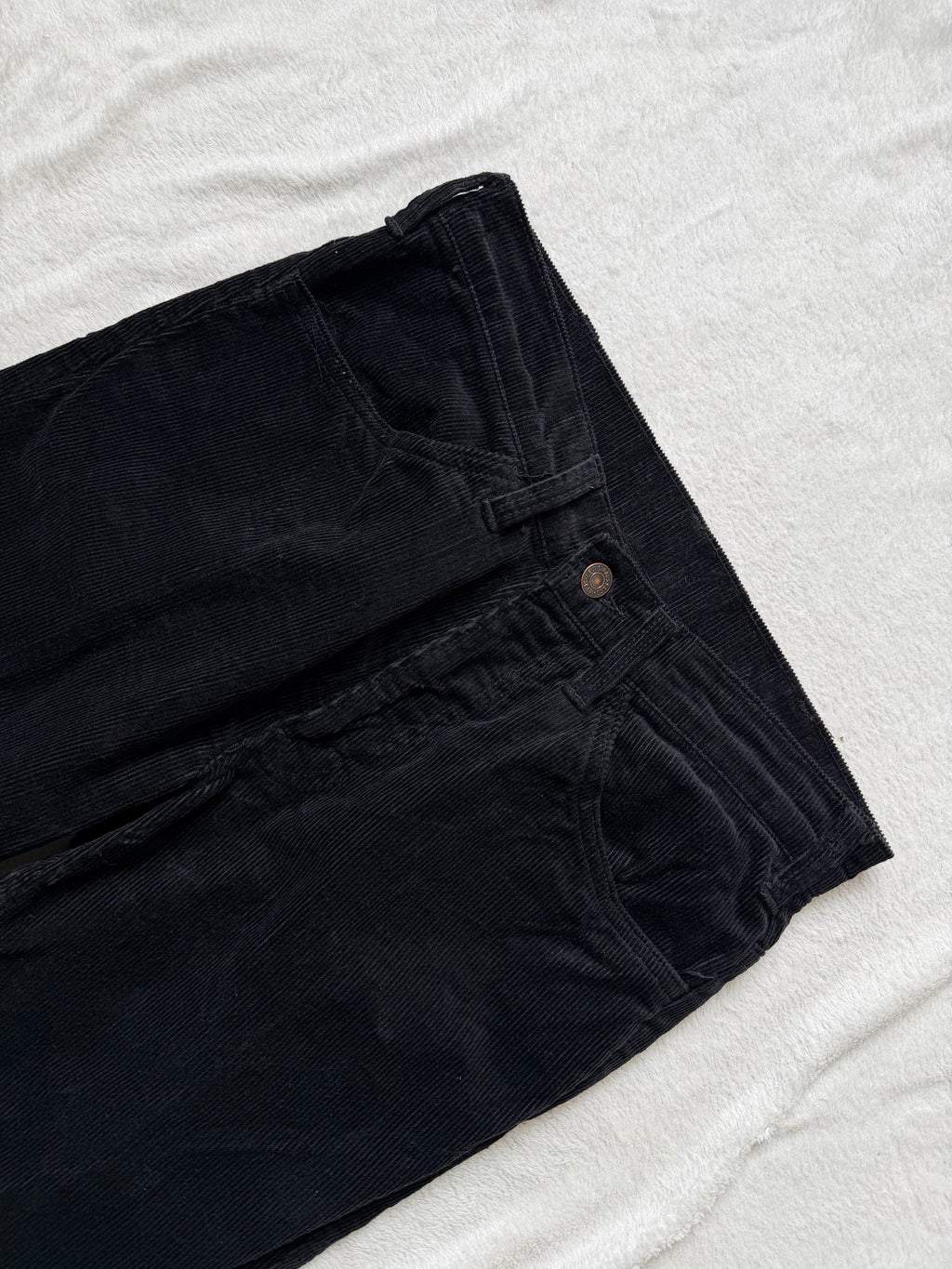 Capri Levi’s noir en velours côtelé coupe évasée – taille S