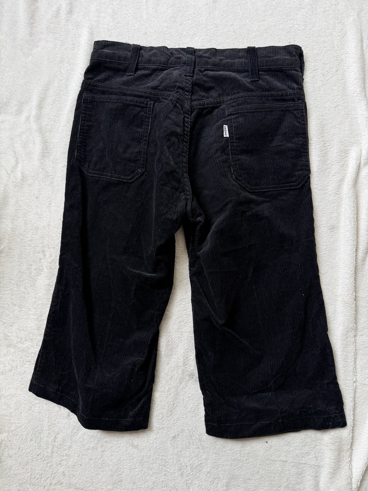 Capri Levi’s noir en velours côtelé coupe évasée – taille S