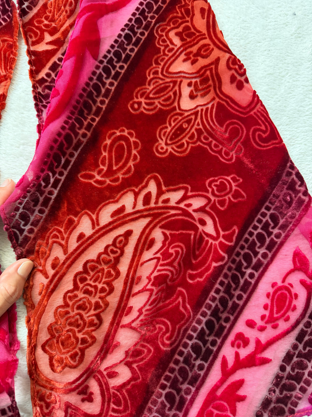 Écharpe velours dévoré rose rouge orange motifs cachemire