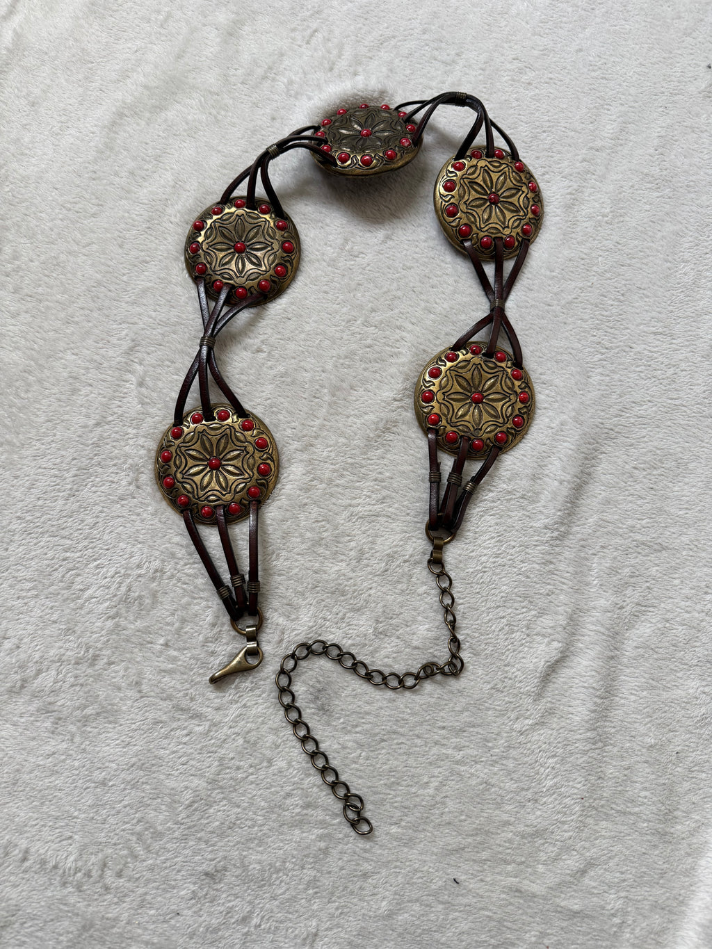 Ceinture marron médaillons dorés et perles rouges – ajustable