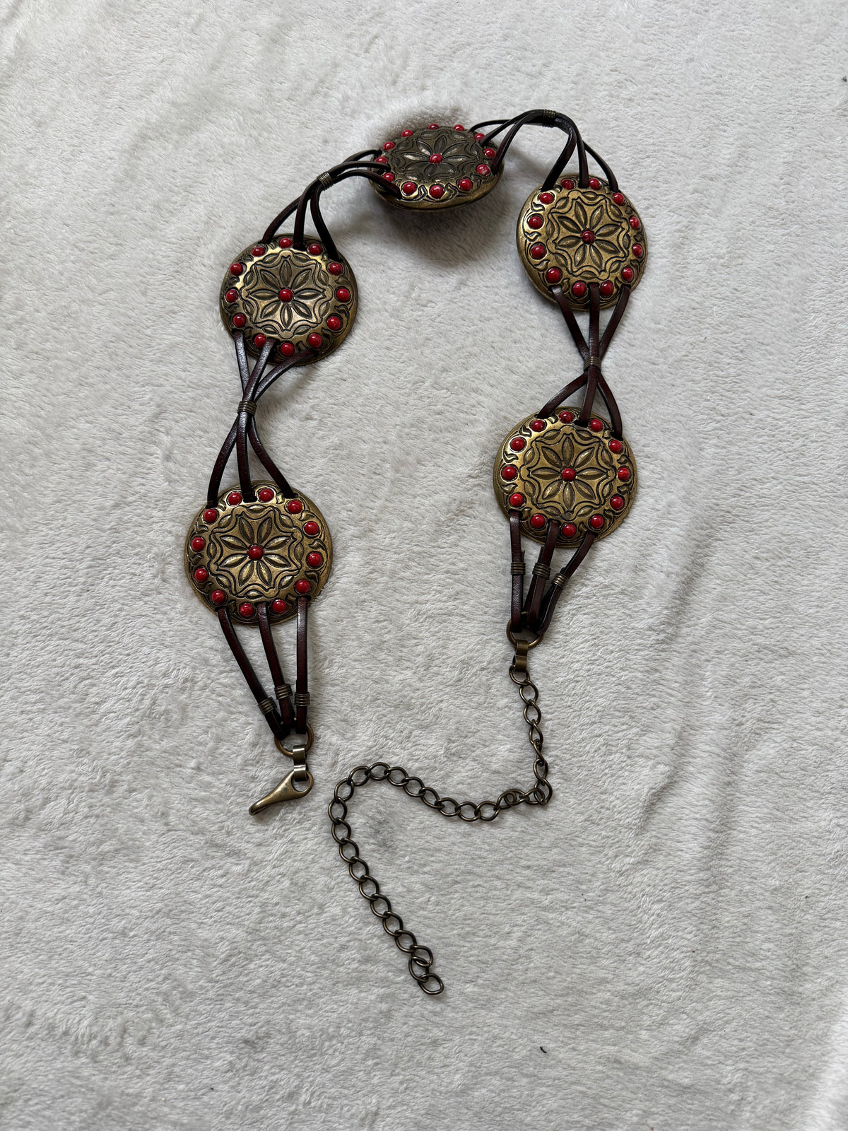Ceinture marron médaillons dorés et perles rouges – ajustable