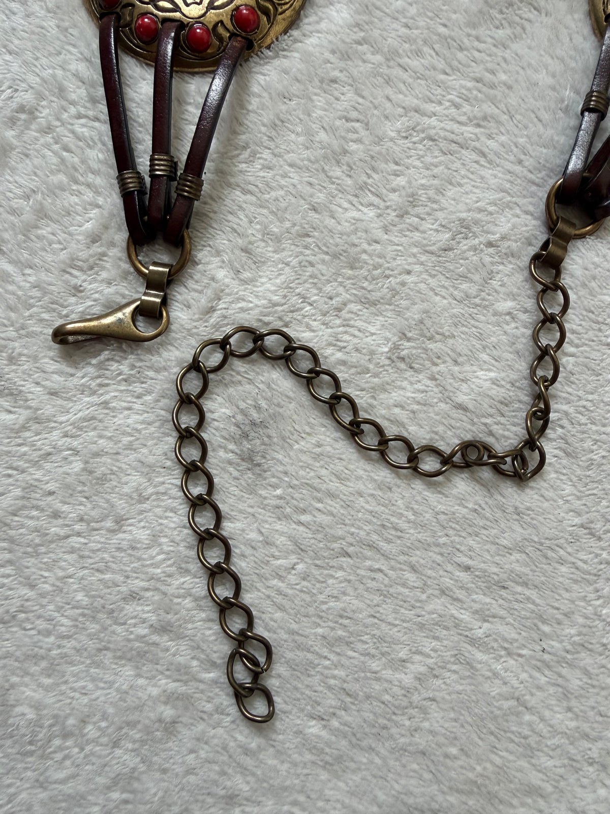 Ceinture marron médaillons dorés et perles rouges – ajustable