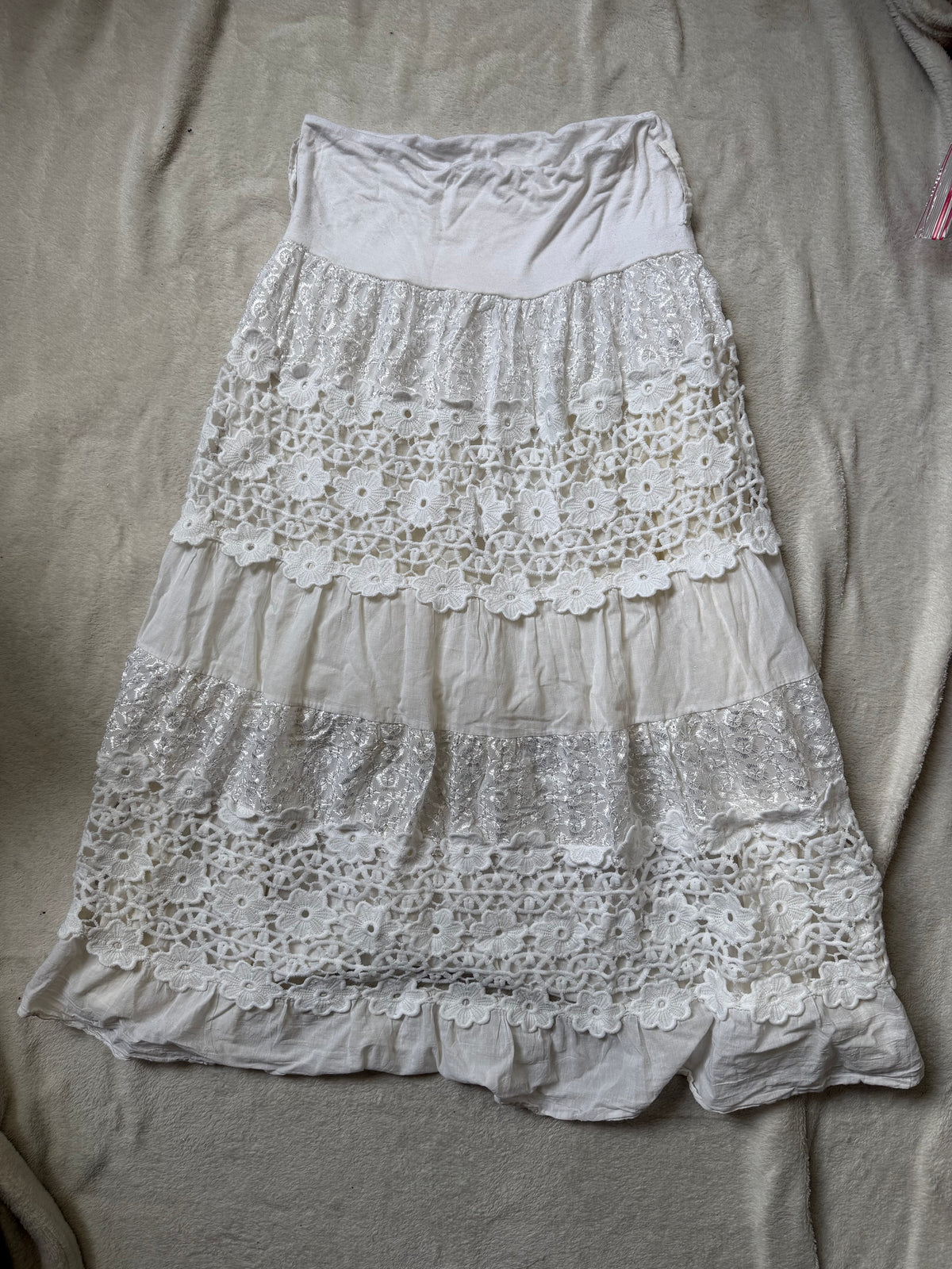 Jupe longue blanche dentelle crochet floral à volants – taille S/M/L