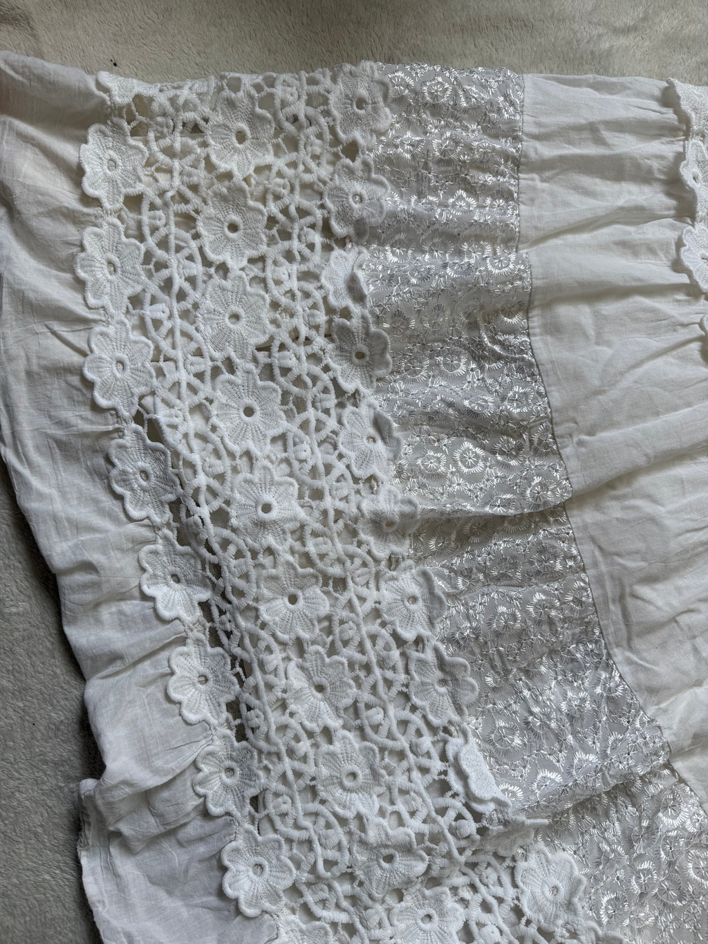 Jupe longue blanche dentelle crochet floral à volants – taille S/M/L