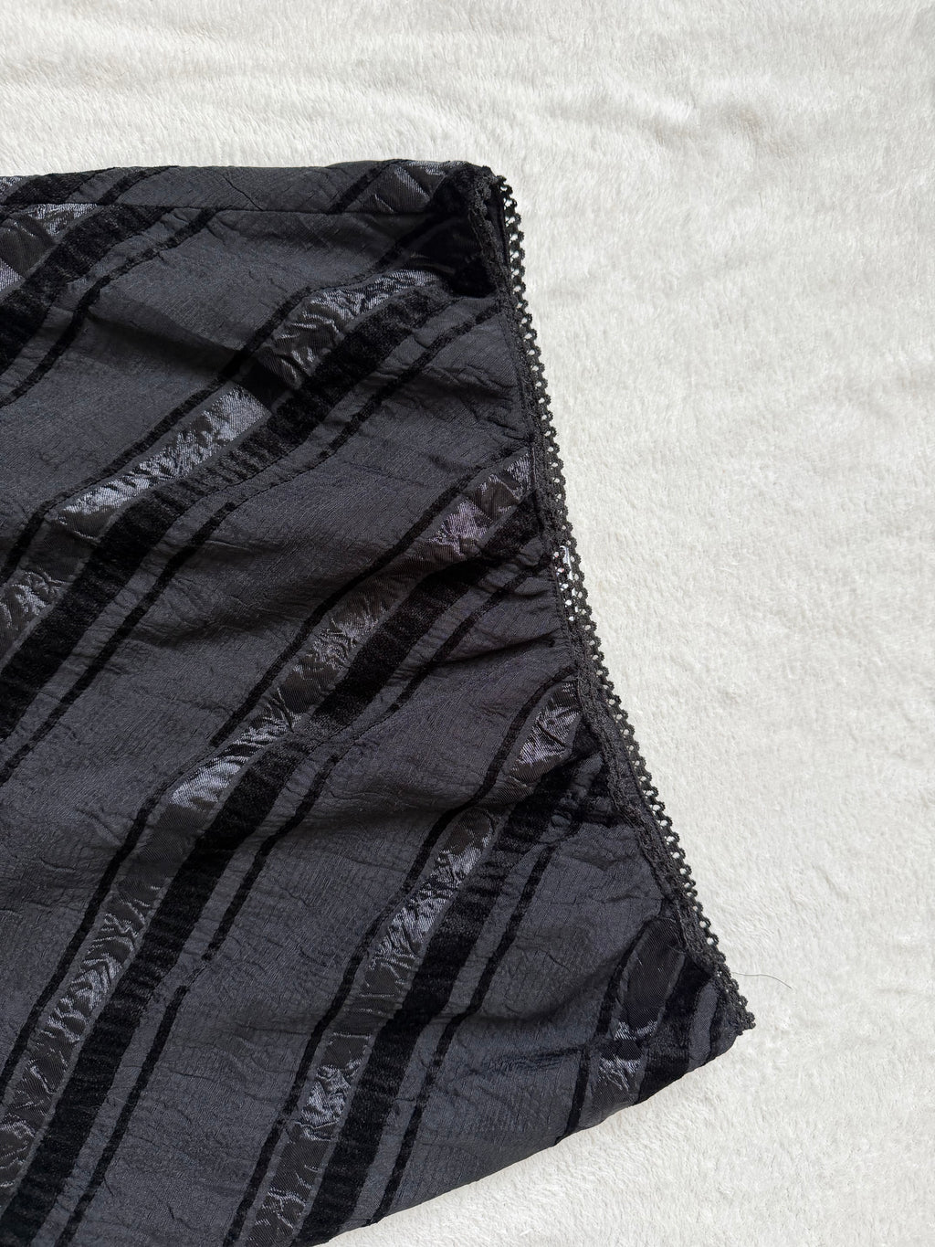 Jupe midi noire évasée à empiècements en biais – taille L/XL