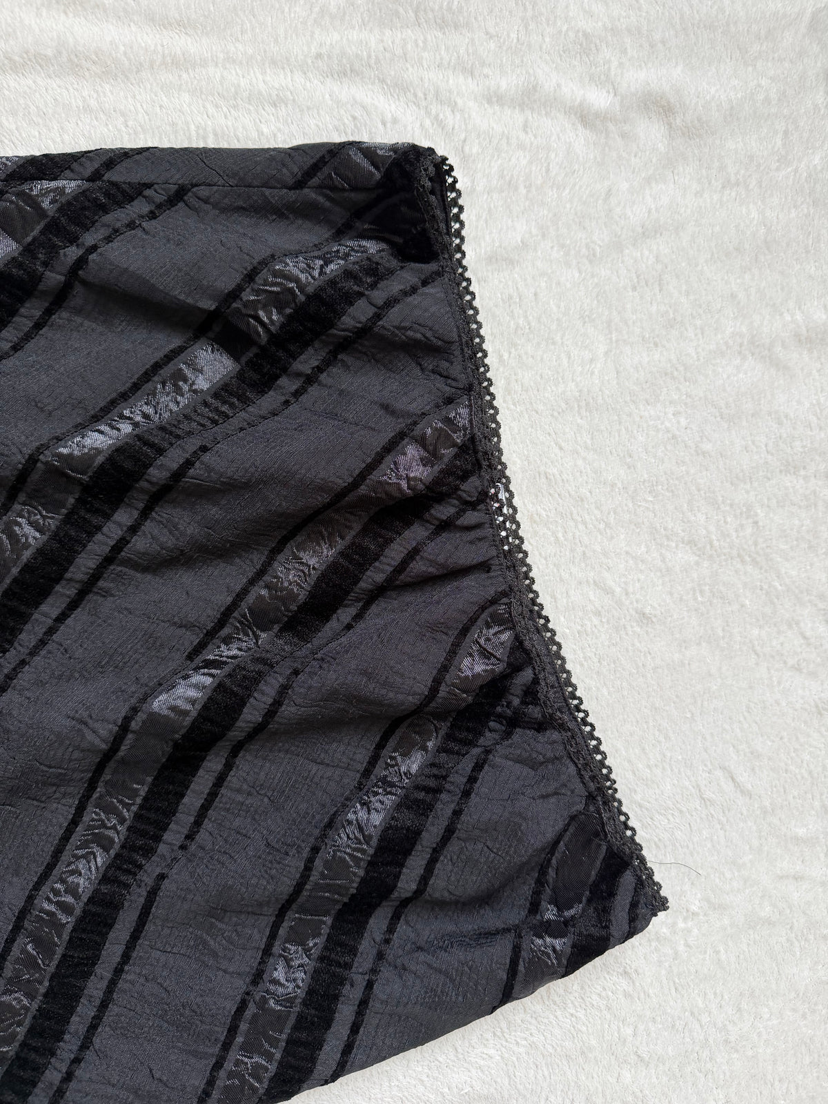 Jupe midi noire évasée à empiècements en biais – taille L/XL