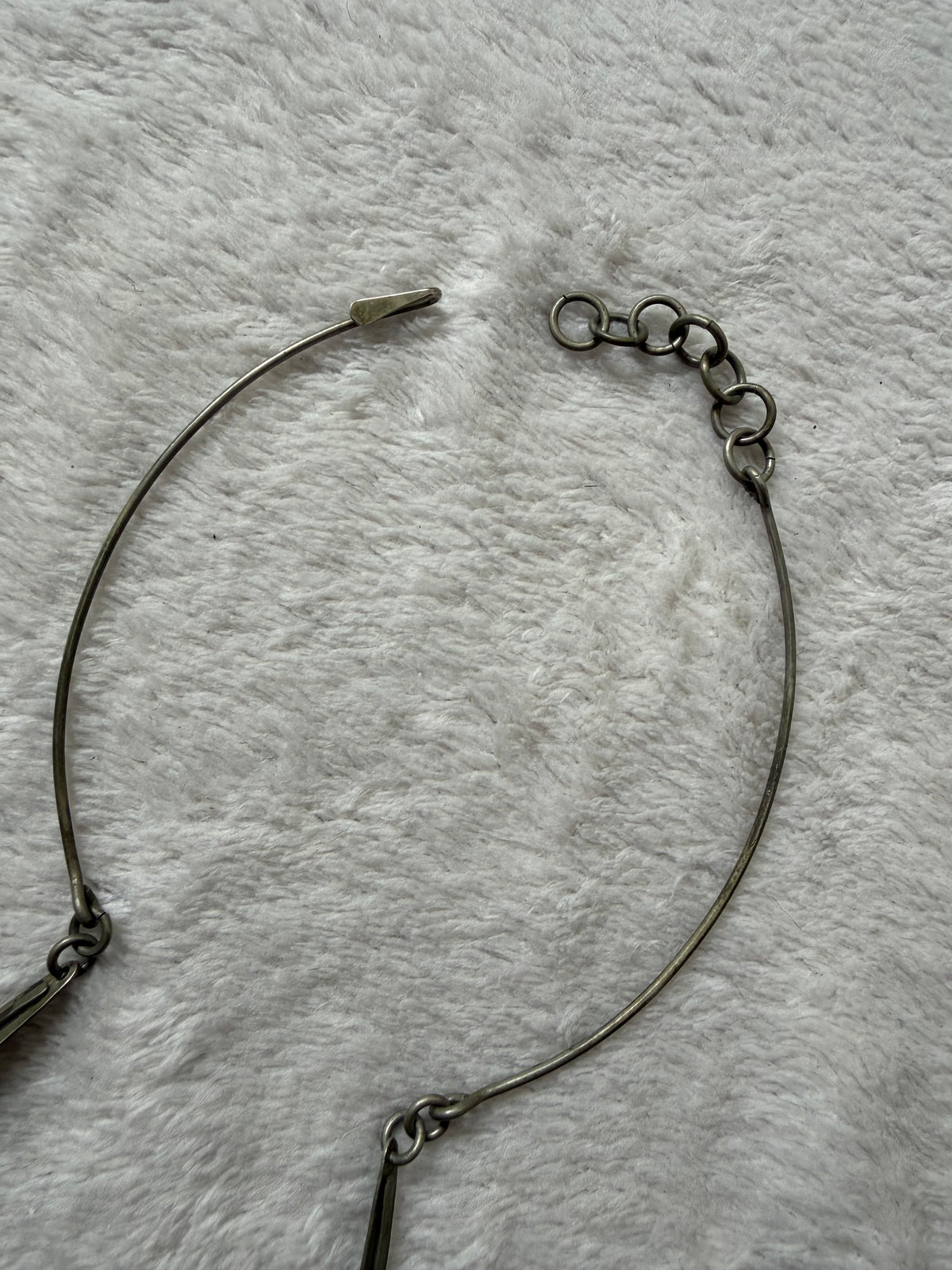 Collier argenté vintage à cabochons bleus style médiéval mystique