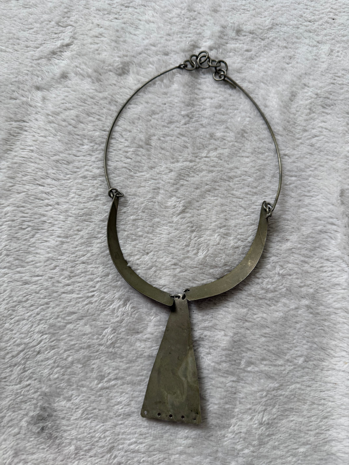 Collier argenté vintage à cabochons bleus style médiéval mystique