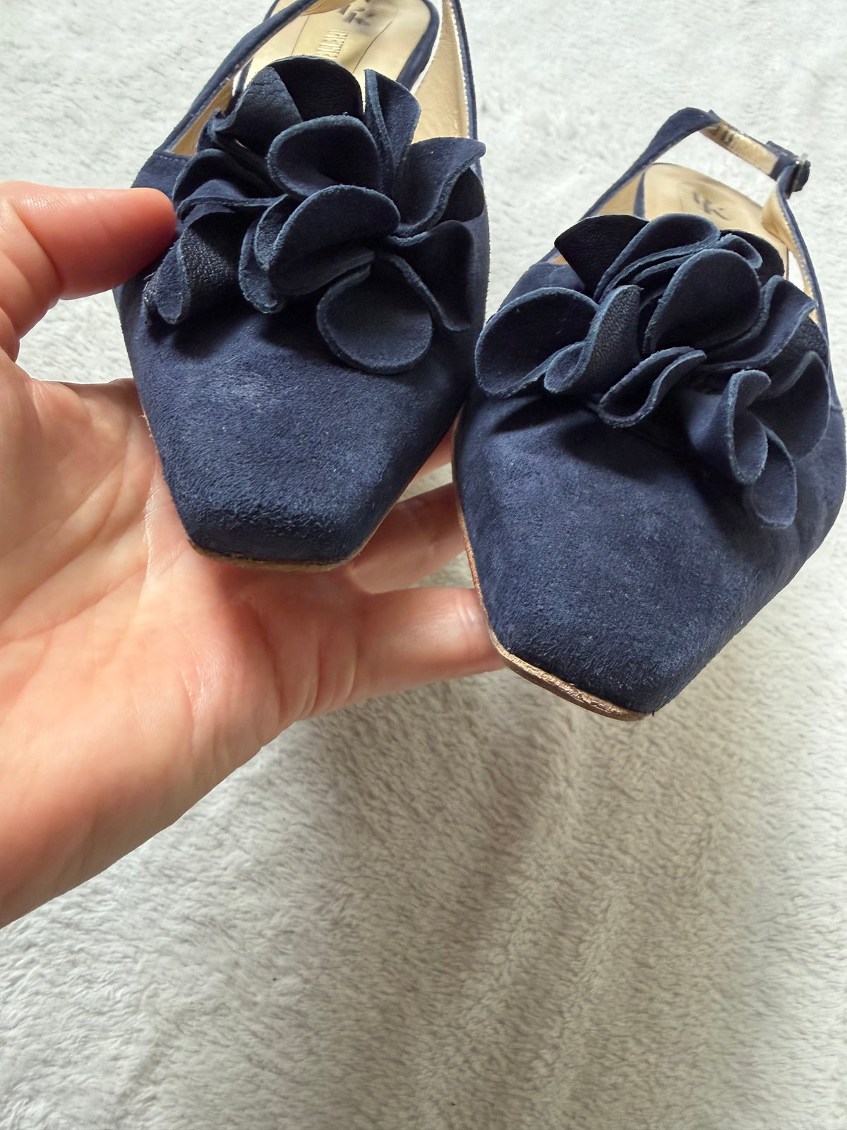 Escarpins en daim bleu marine et fleurs en relief - pointure 39