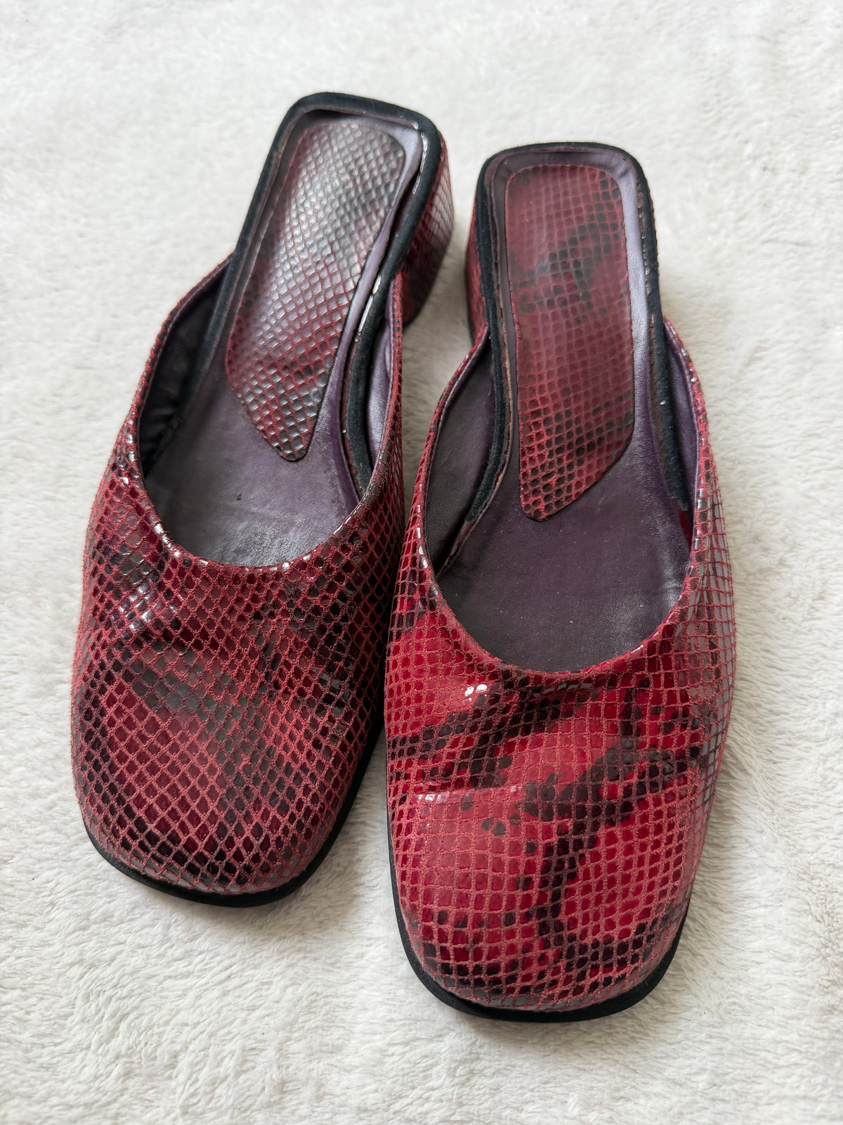 Burgundy square-toe reptile-effect mules – size 39