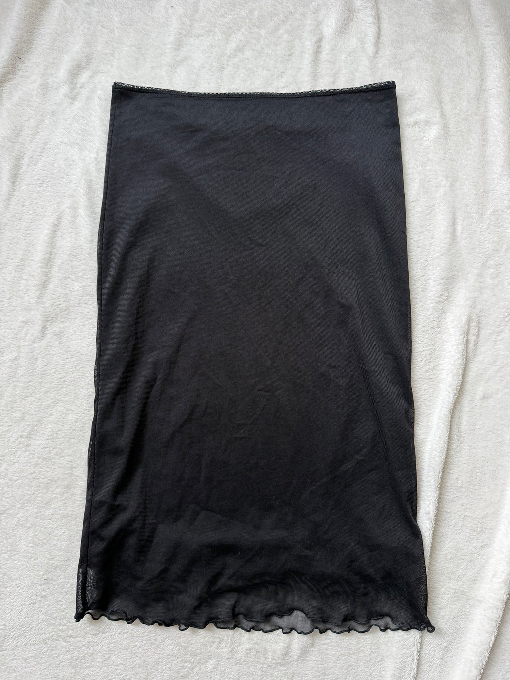 Jupe midi noire à voile transparent et bord ondulé  – taille XS/S