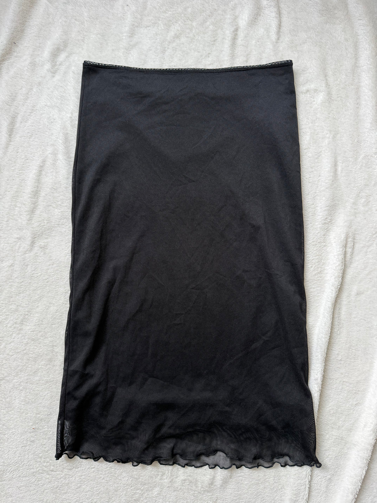 Jupe midi noire à voile transparent et bord ondulé  – taille XS/S