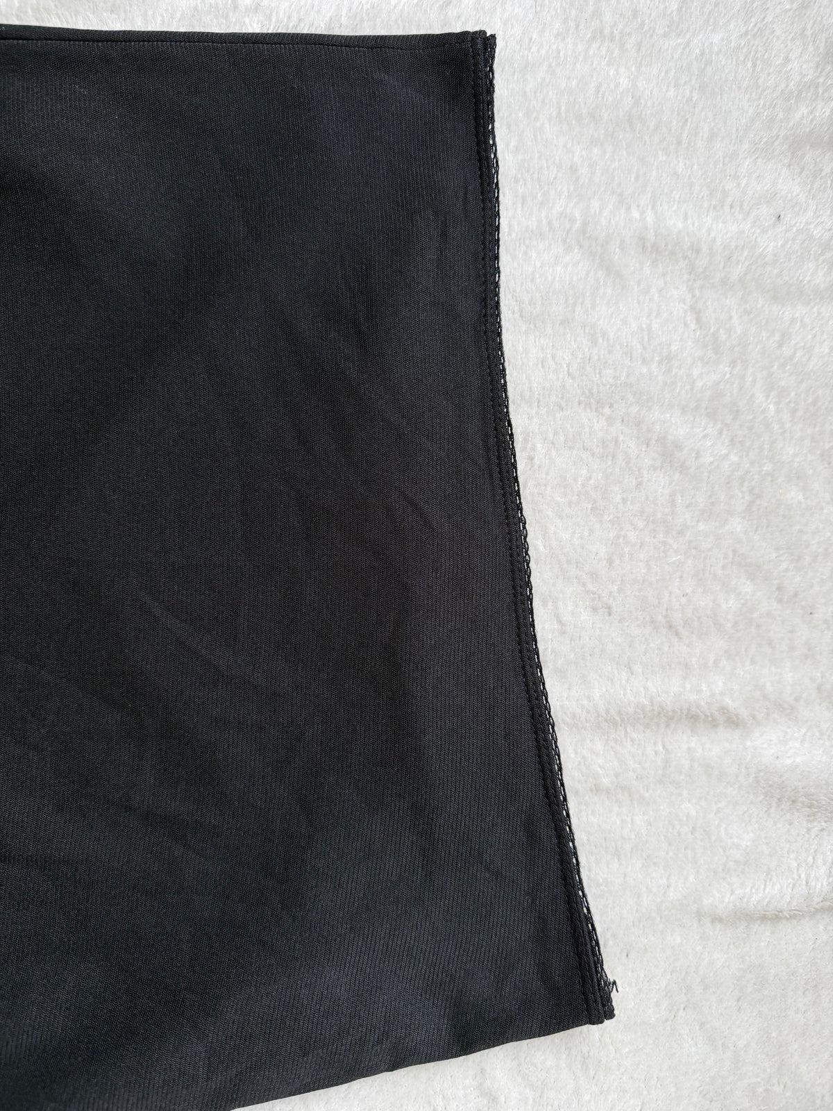 Jupe midi noire à voile transparent et bord ondulé  – taille XS/S