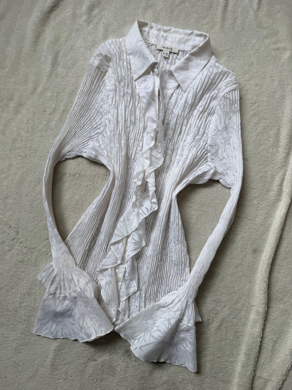White pleated jabot shirt with flared sleeves – size L/XL
