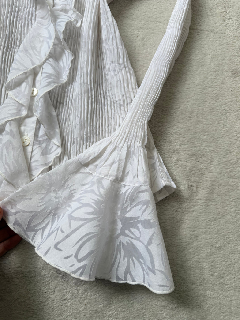 White pleated jabot shirt with flared sleeves – size L/XL