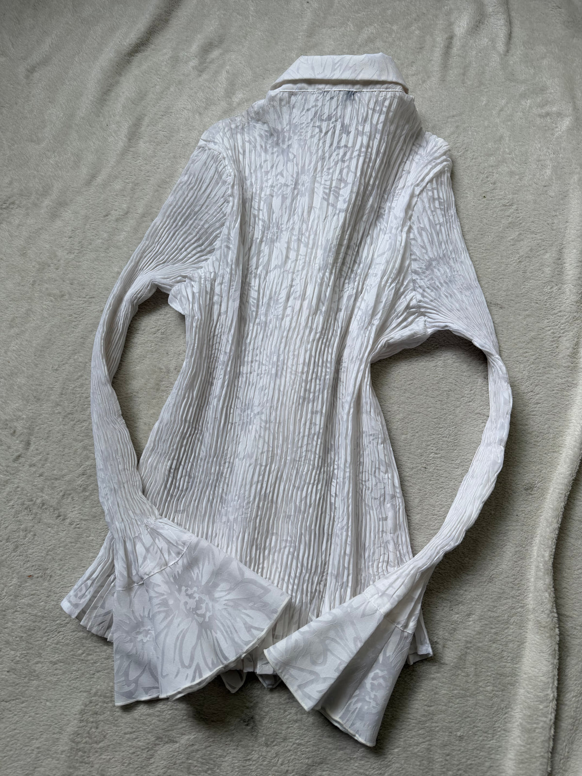 White pleated jabot shirt with flared sleeves – size L/XL