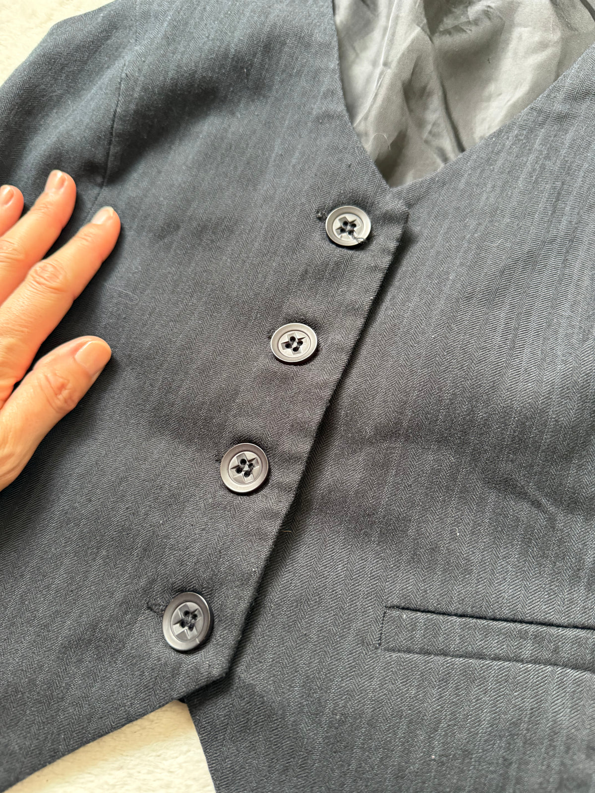 Fitted grey/black button-up suit vest y2k – size S