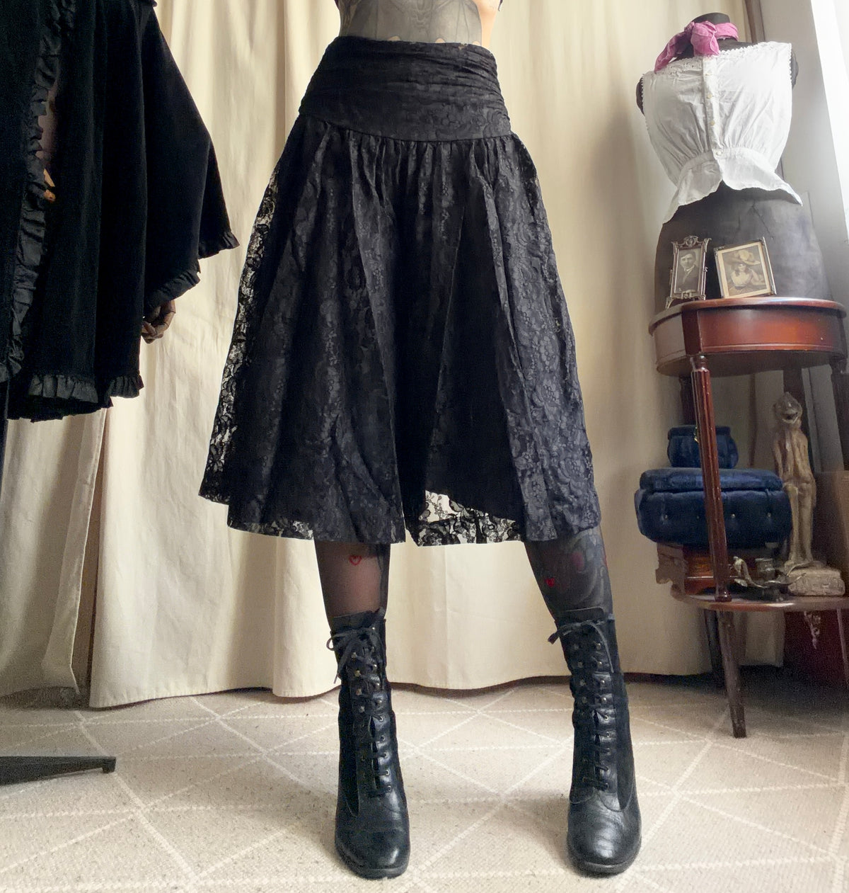 Jupe-culotte noire en dentelle fleurie style romantic goth whimsigoth - taille S