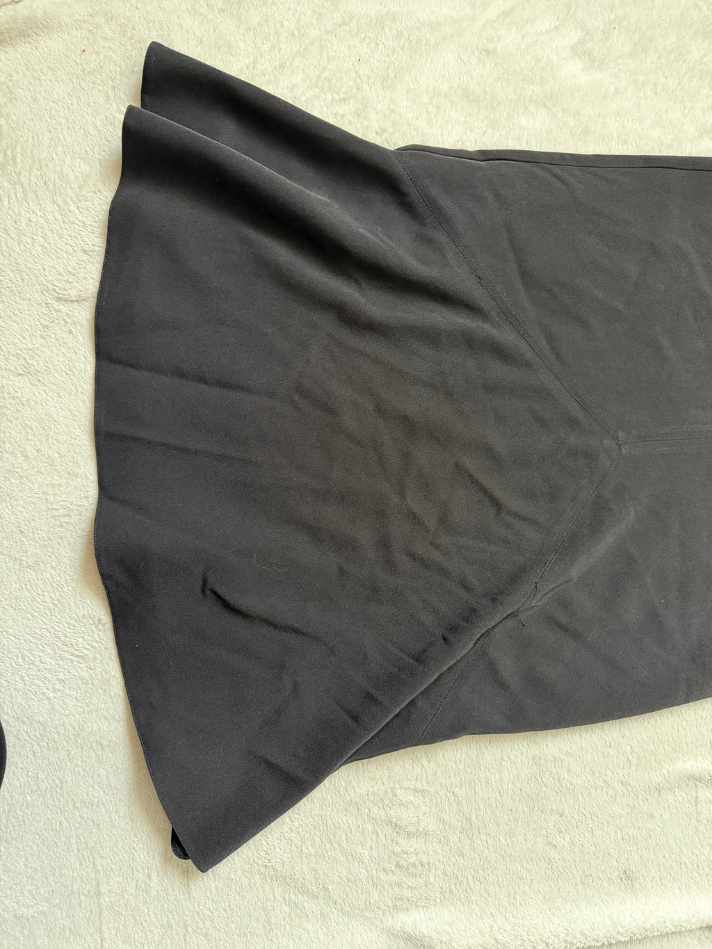 Jupe midi noire evasée à œillets métalliques et lacets – taille S