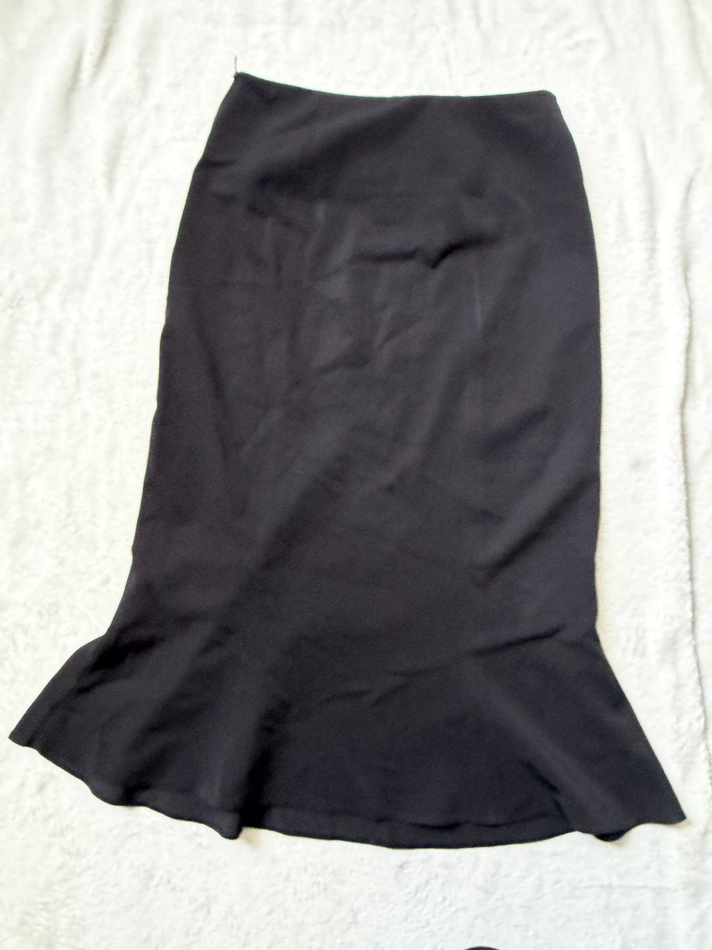 Jupe midi noire evasée à œillets métalliques et lacets – taille S