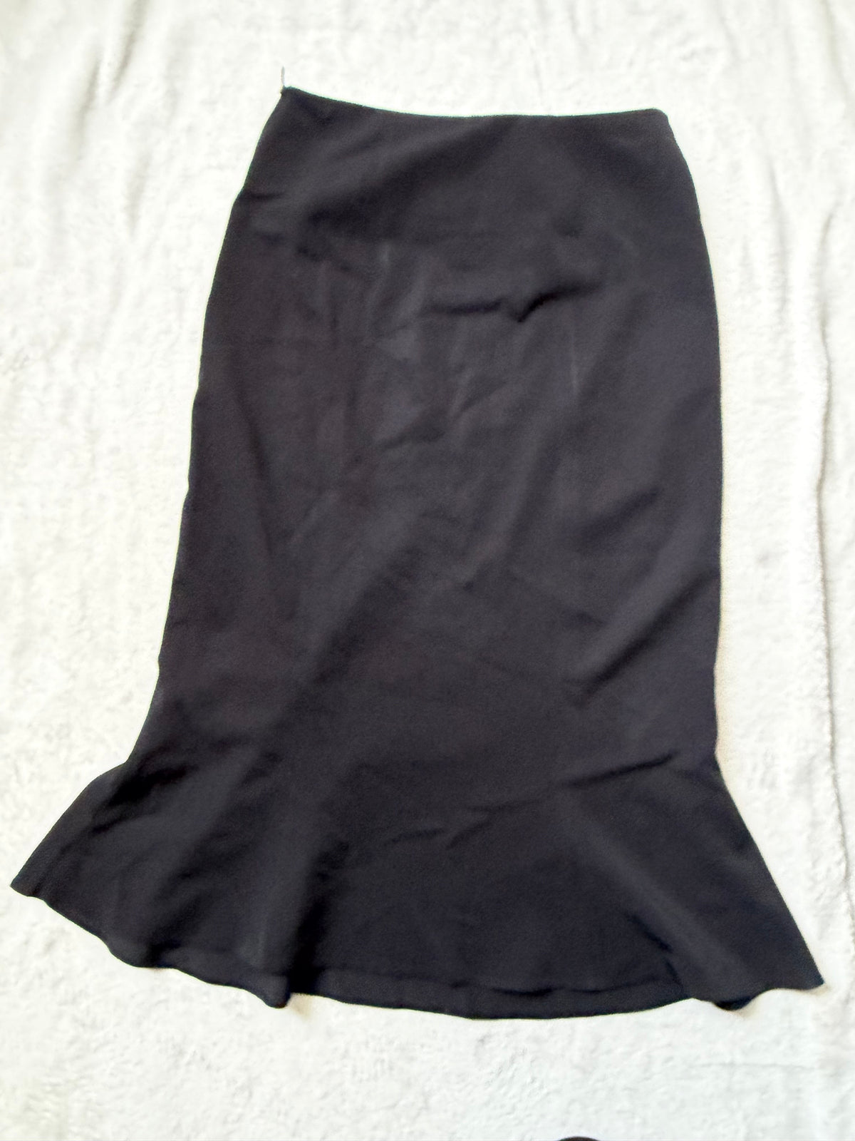 Jupe midi noire evasée à œillets métalliques et lacets – taille S