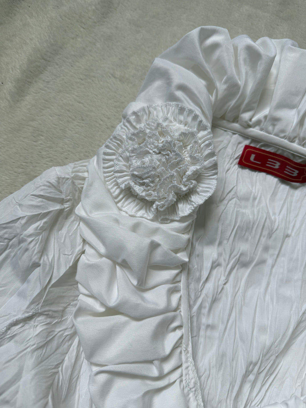 Fitted white ruffle blouse jacket – size M/L