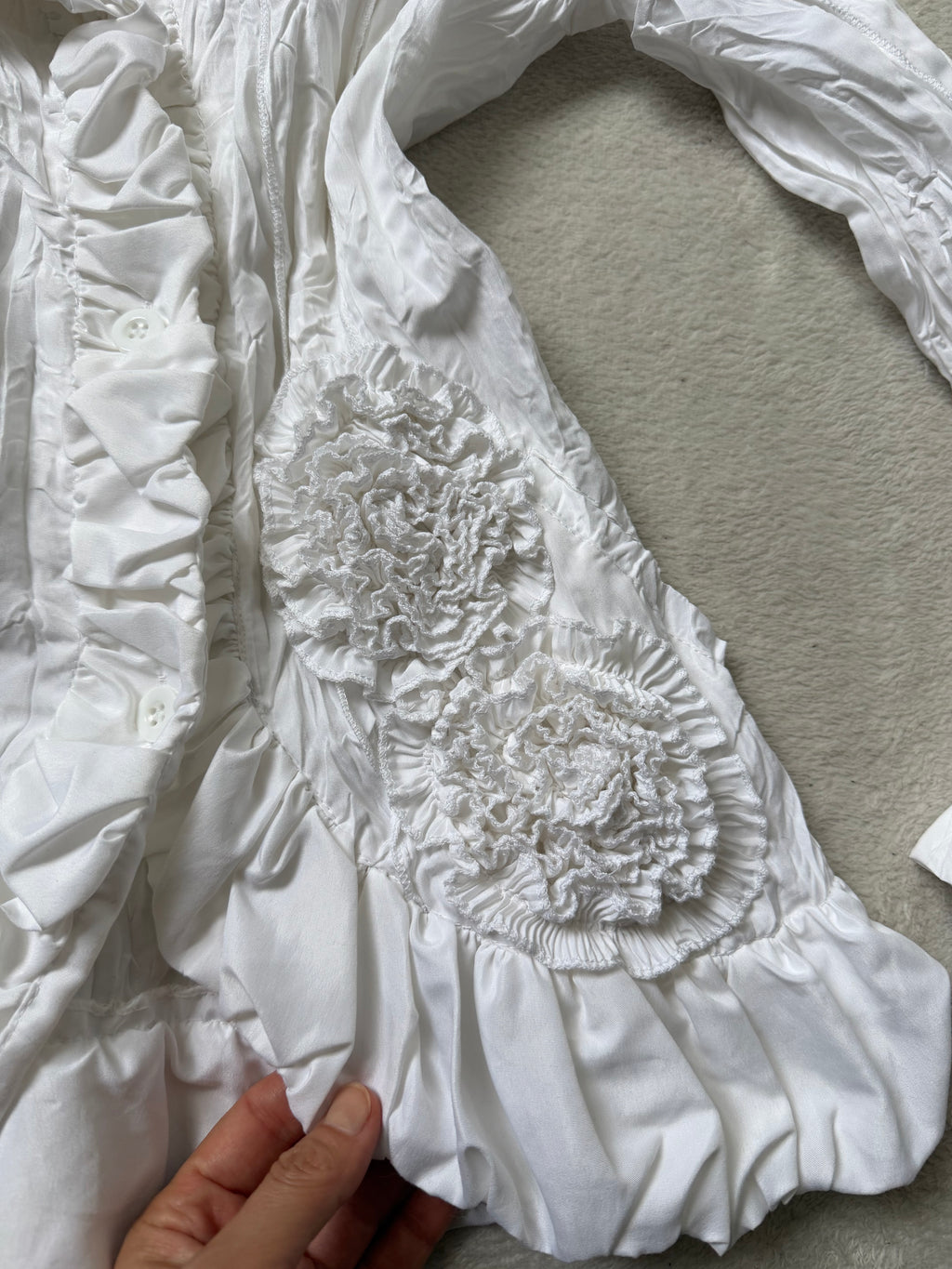 Fitted white ruffle blouse jacket – size M/L