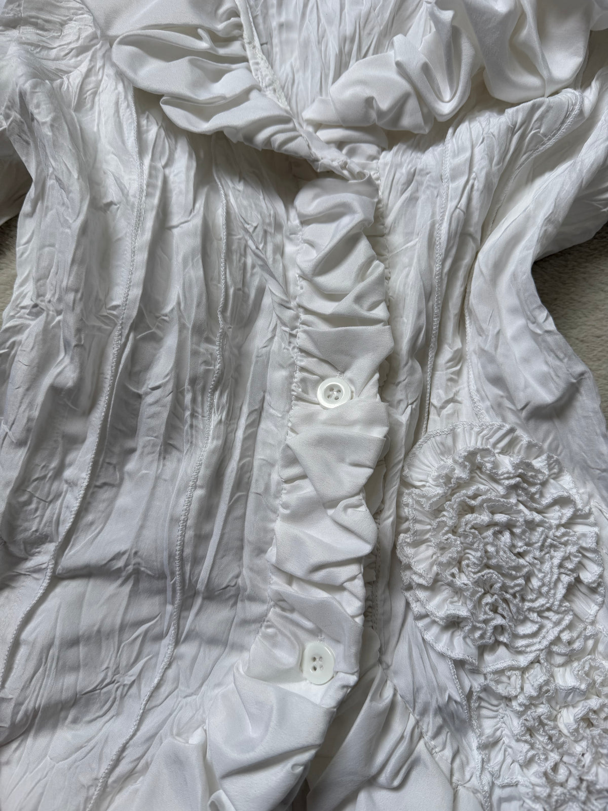 Fitted white ruffle blouse jacket – size M/L