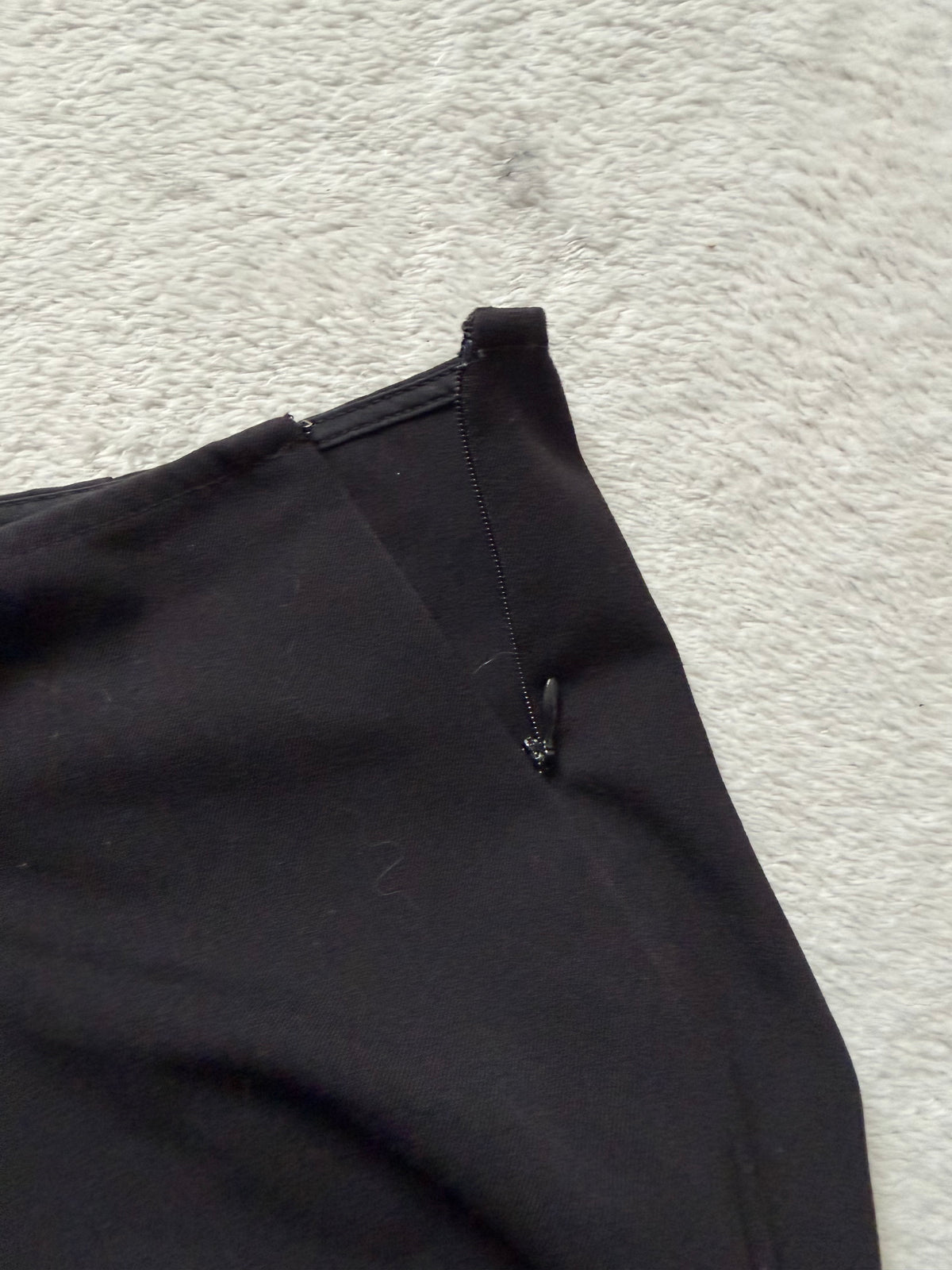 Jupe midi noire coupe sirène volants asymétriques  – taille S