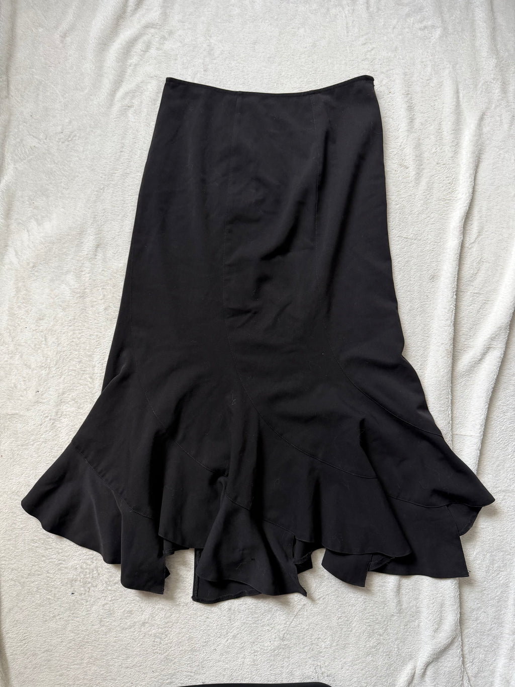 Jupe midi noire coupe sirène volants asymétriques  – taille S