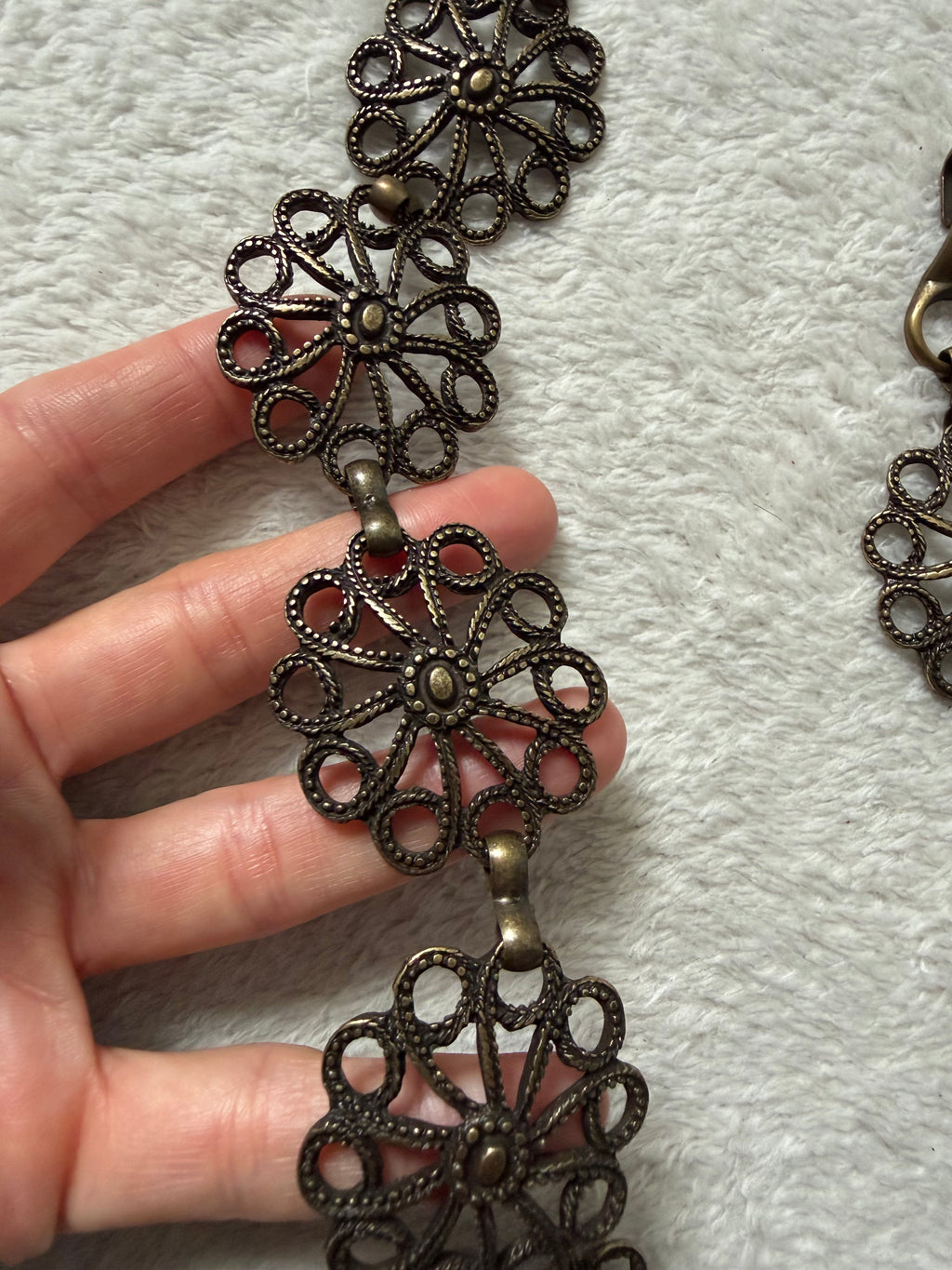 Ceinture chaîne bronze à médaillons rosaces ajourés – ajustable