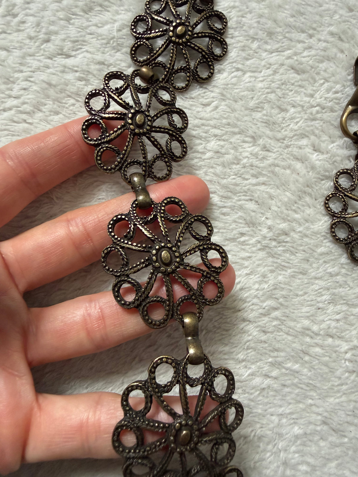 Ceinture chaîne bronze à médaillons rosaces ajourés – ajustable