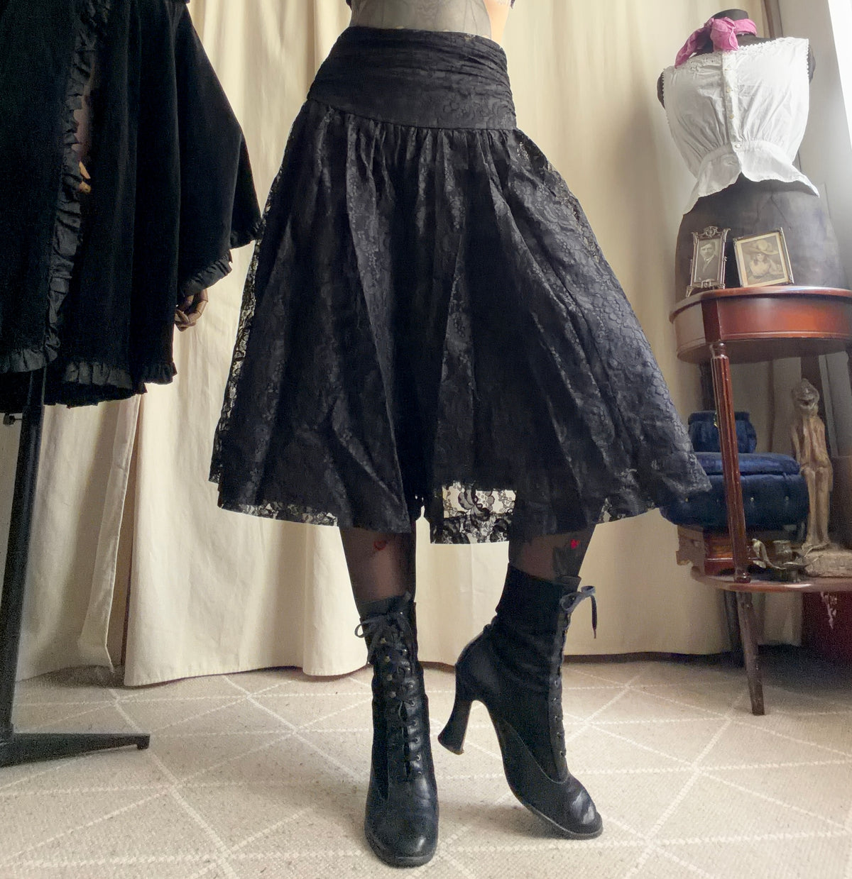 Jupe-culotte noire en dentelle fleurie style romantic goth whimsigoth - taille S